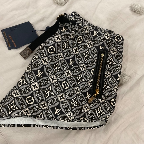 LOUIS VUITTON SHORTS - Picture 5 of 7